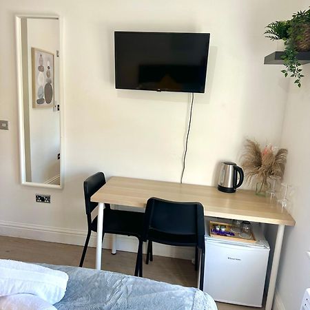Cosy En-Suite Room In Stratford Londra Esterno foto
