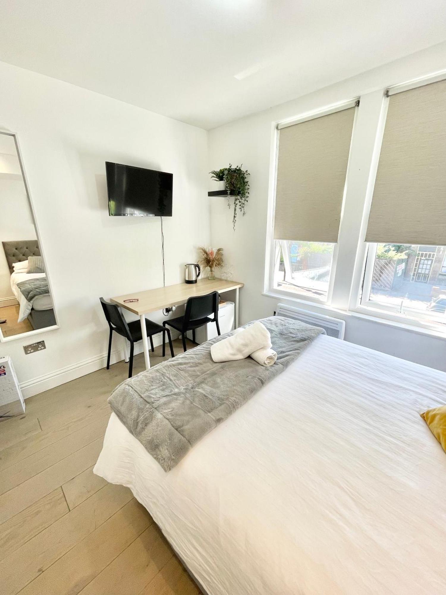 Cosy En-Suite Room In Stratford Londra Esterno foto